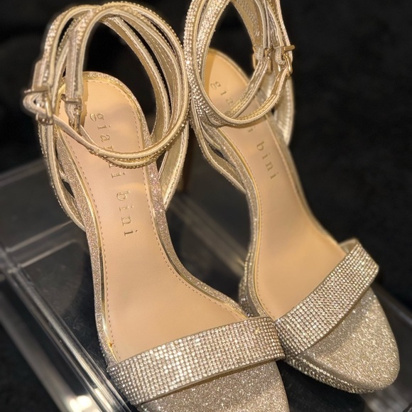 Gianni Bini Gold Heels with Glitter Finish - Picture 9 of 12